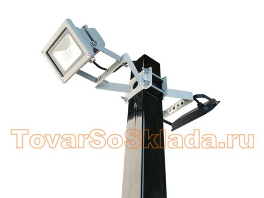 .  Для прожекторов. Кронштейны на трубу квадратную 60х60мм. Для двух прожекторов, с отверстием.