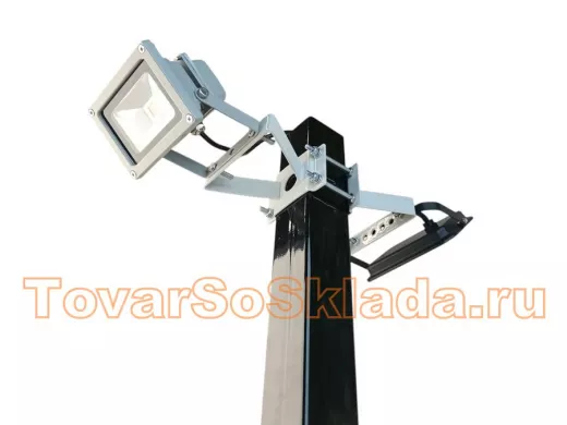 .  Для прожекторов. Кронштейны на трубу квадратную 60х60мм. Для двух прожекторов, с отверстием.