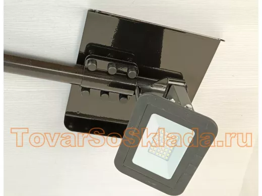 Козырек для защиты прожектора на круглую трубу диаметром 32мм