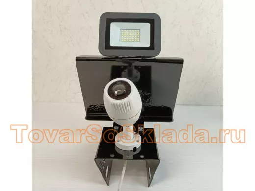 Кронштейн для камеры и прожектора на столб с козырьком и желобом чёрный 